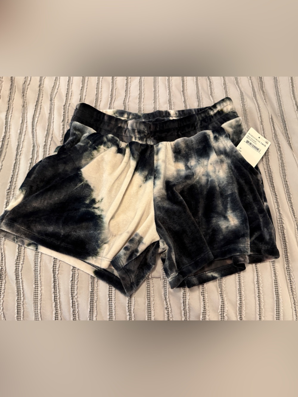 NWT Freshman 1996 tie dye velour shorts Size Medium 8/10